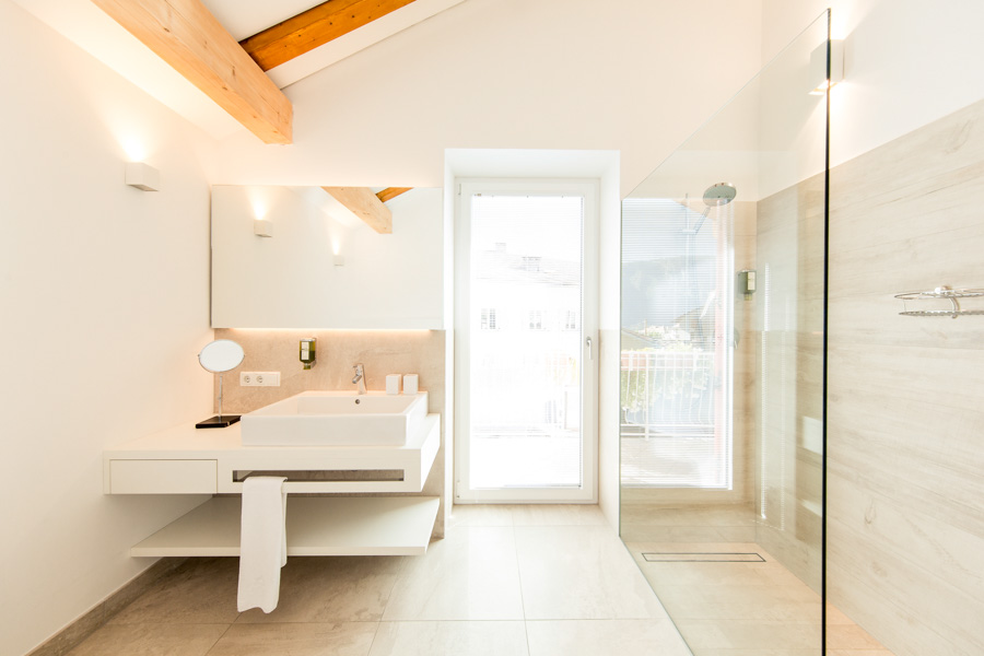 Weiss Junior Suite Badezimmer